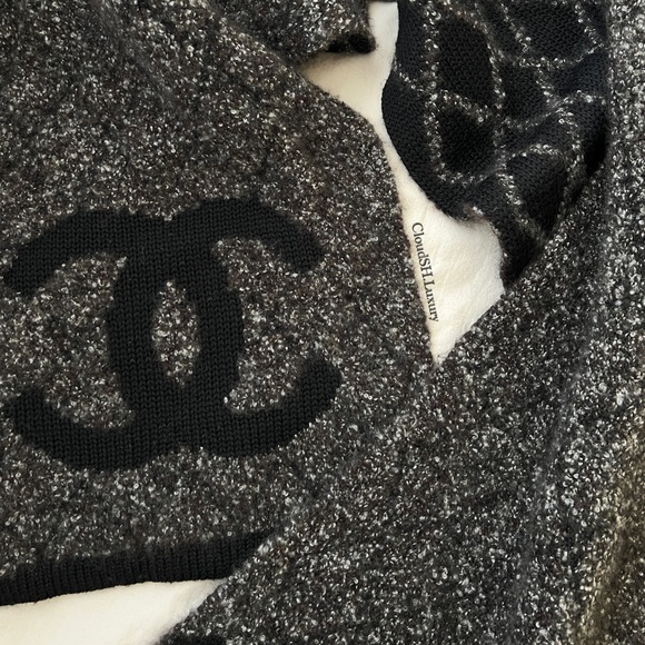 Auth Chanel Classic CC Logo Gray Black Knit Cashmere Scarf - Picture 3 of 9